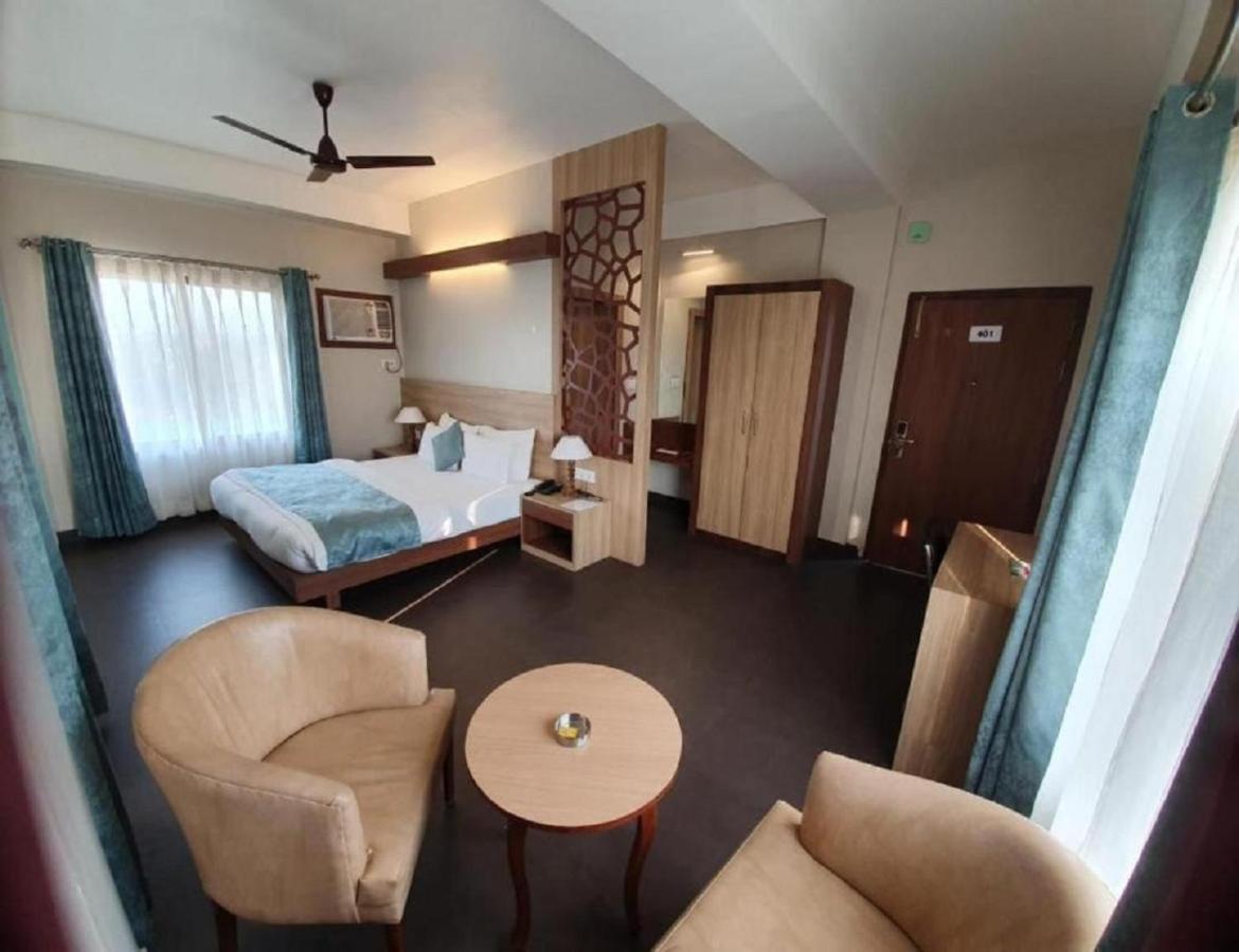 Hotel Gulmohar Grand Jorhāt Eksteriør bilde